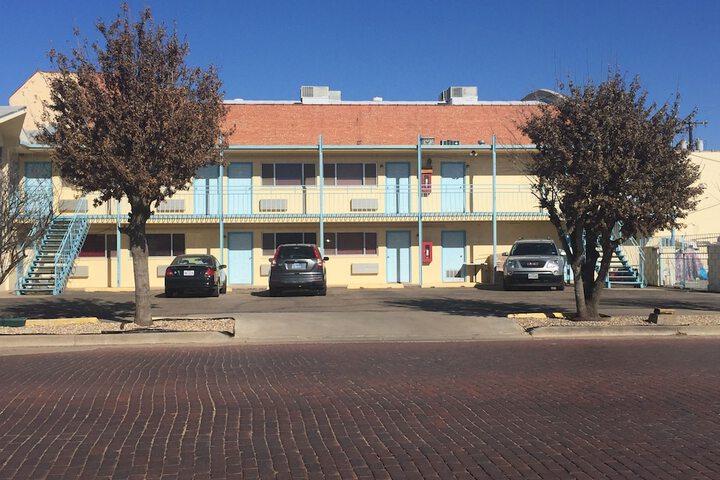 Warrick Plaza Inn