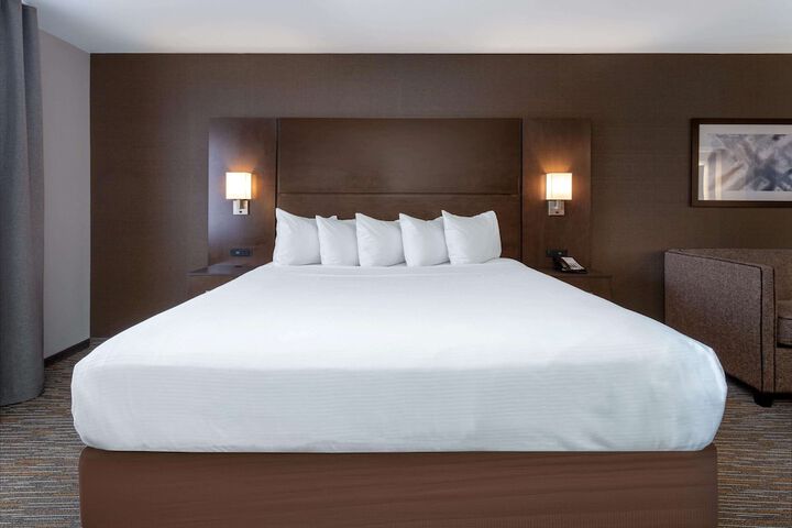 Room 32 of 61