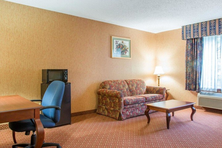 Room 25 of 40