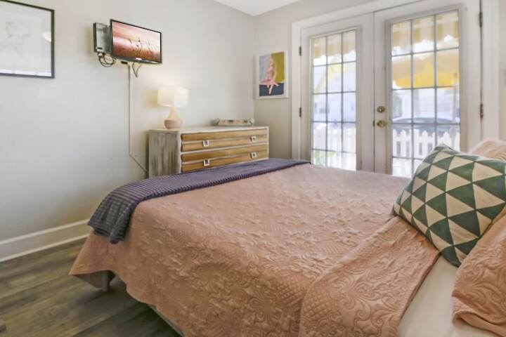 Room 65 of 158