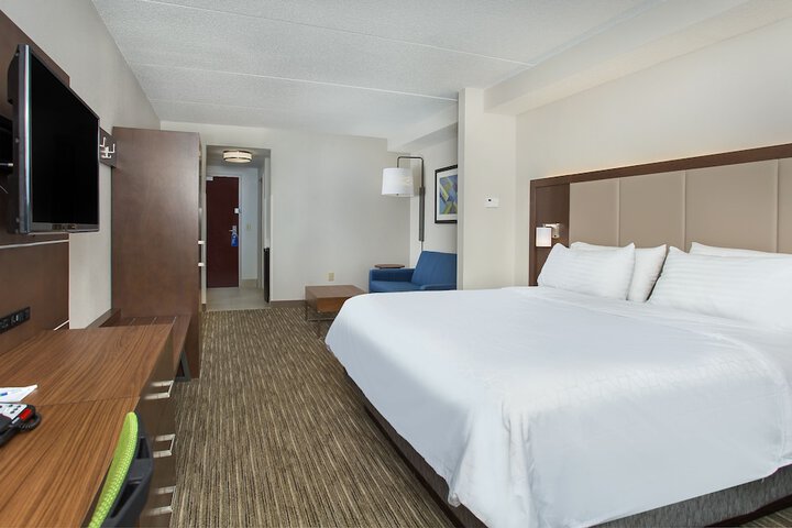 Room 13 of 28