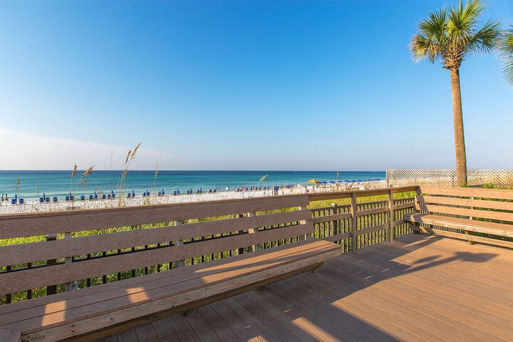 Sundeck 81 of 82