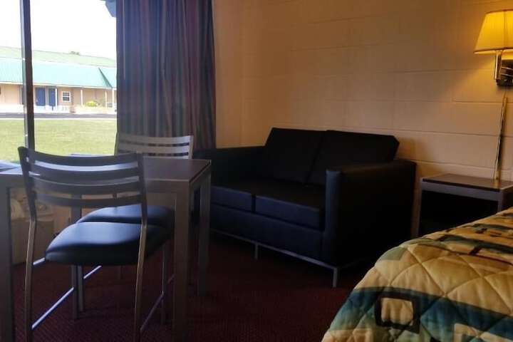 Room 9 of 10