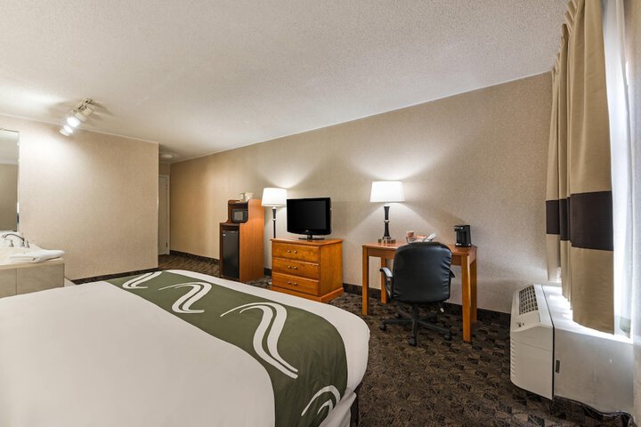 Quality Inn & Suites Portage Central