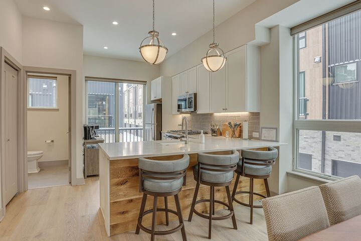 Silverthorne Townhome w / Hot Tub: Walk to Town!