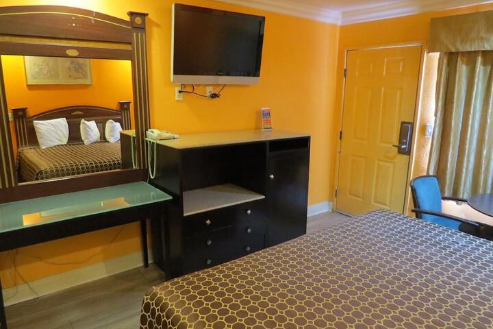 Room 12 of 23