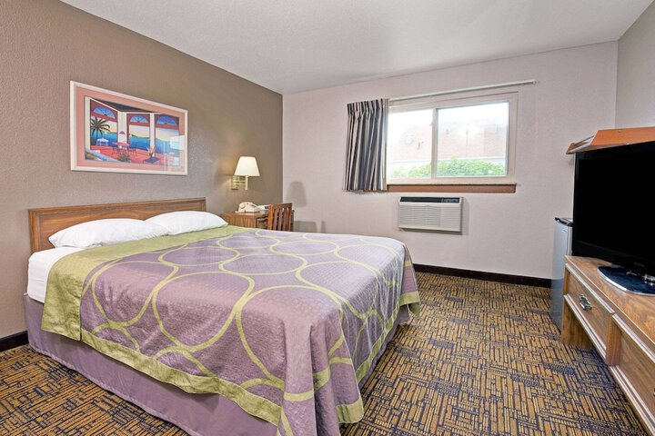 Super 8 by Wyndham Indianapolis / Emerson Ave