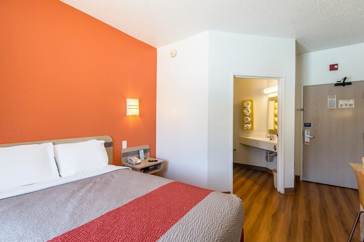Room 12 of 34