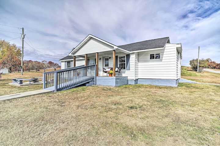 Updated Beattyville Ranch-style Home w / Yard!