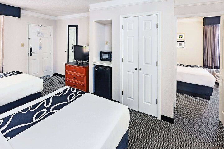Room 92 of 102