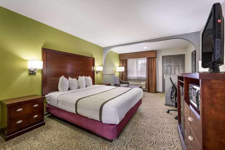 Room 27 of 36