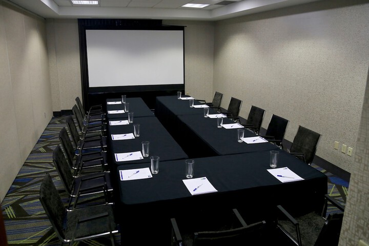 Holiday Inn Express & Suites Brampton by IHG
