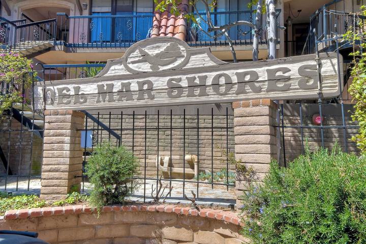 Solana Sunset Stunning Beachside Retreat for 4!