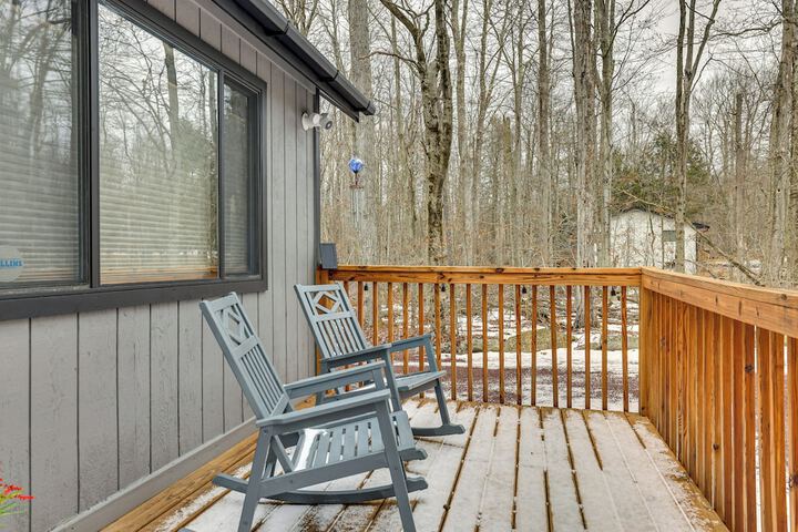 Pocono Pines Home w / Private Hot Tub!