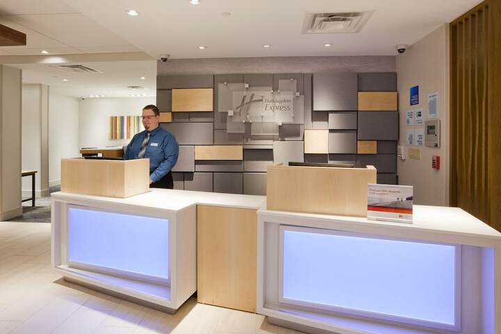 Holiday Inn Express Roseville-St. Paul by IHG