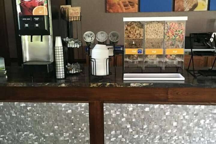 Breakfast/Coffee Service 29 of 37