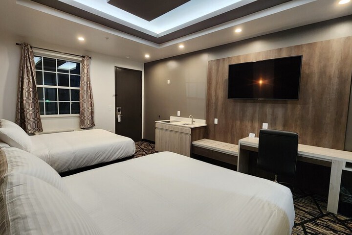 Comfeeni Inn and Suites
