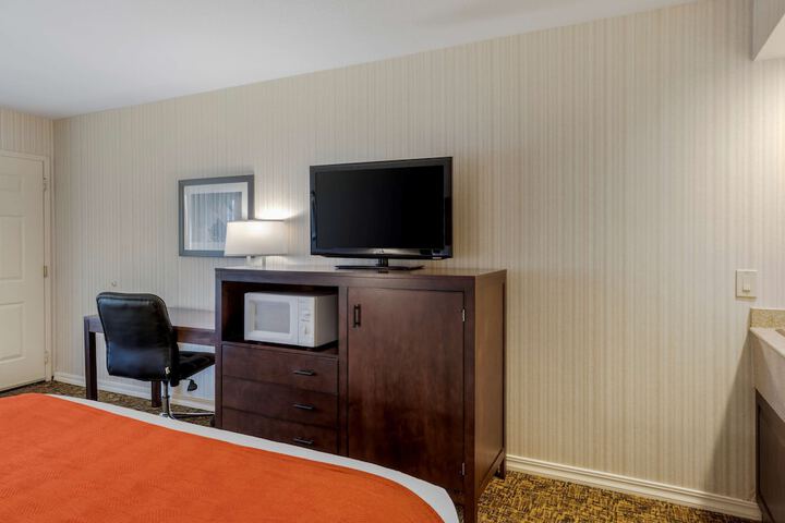 Room 9 of 42