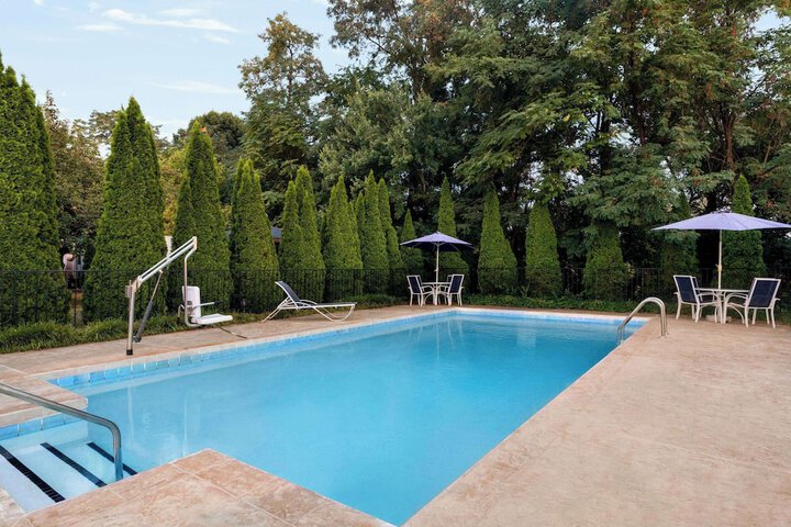 Pool 10 of 56