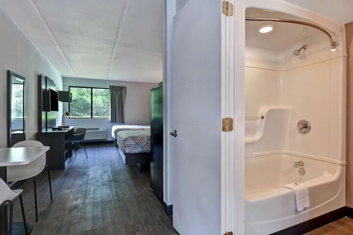 Room 19 of 28