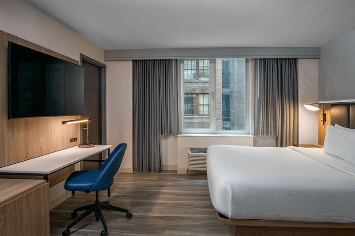 Room 8 of 33