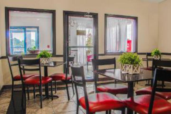 OYO Townhouse Donaldsonville - Gonzale