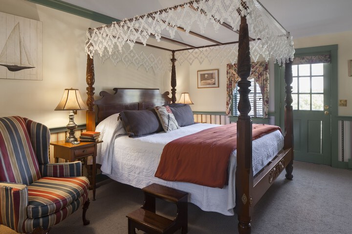 Room 10 of 73
