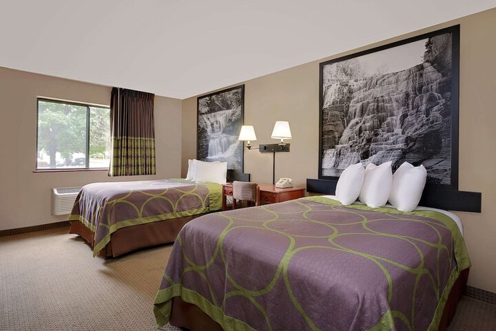 Room 17 of 28