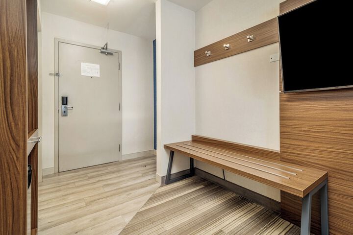 Room 110 of 348