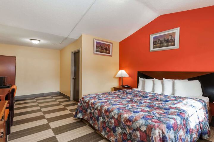 Room 7 of 13