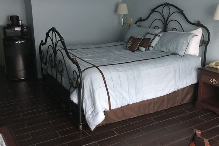 Room 34 of 42