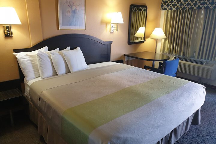 Room 15 of 35