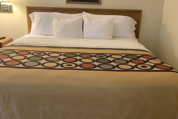 Room 14 of 32
