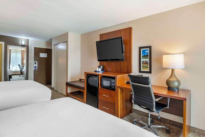 Room 25 of 28