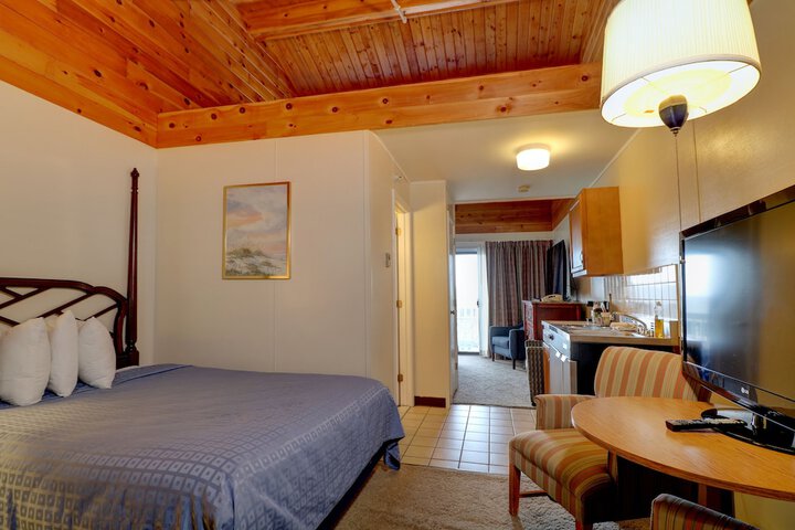 Waves Oceanfront Resort