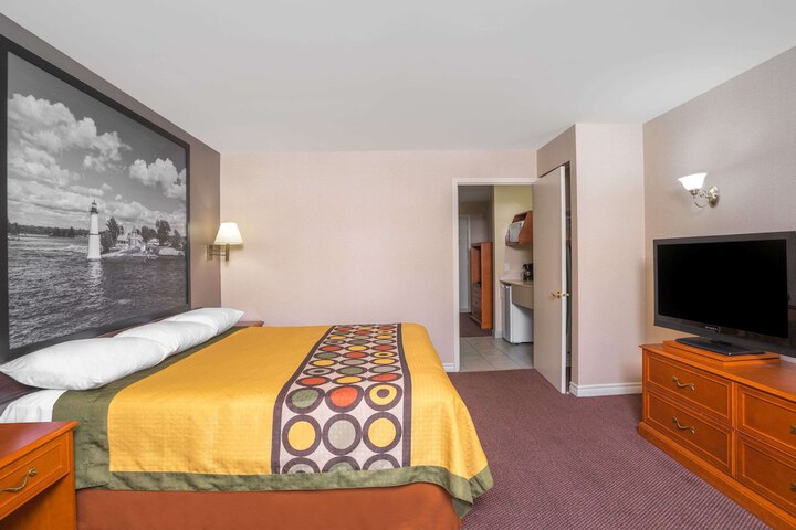 Room 10 of 21