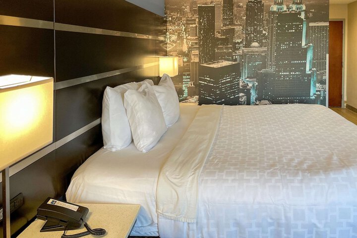 Room 32 of 67