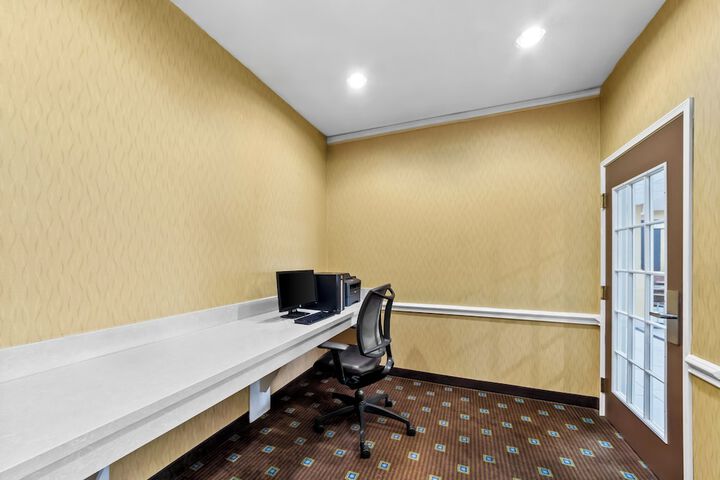 Business Center 39 of 40