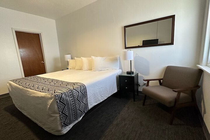 Room 32 of 65