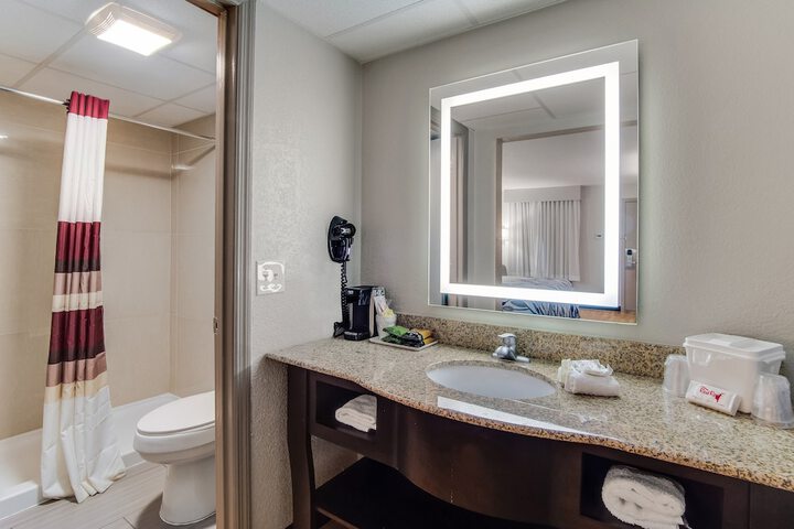 Room 18 of 33