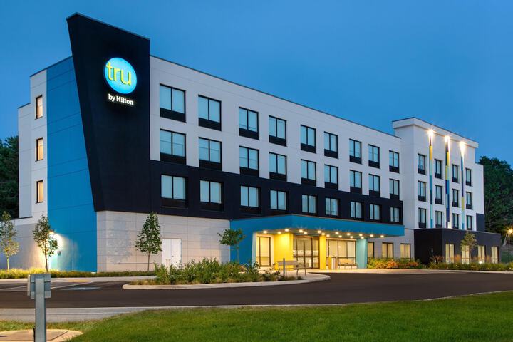 Tru by Hilton Gananoque On