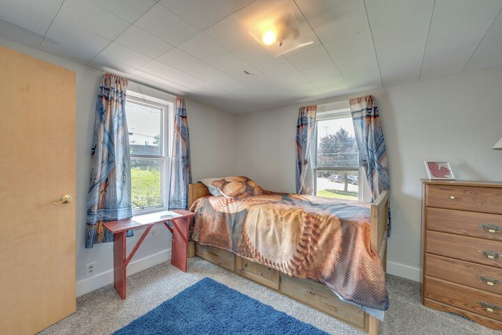 Cozy Iowa Getaway w / Patio & Fenced-in Yard!