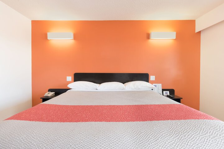 Room 32 of 52