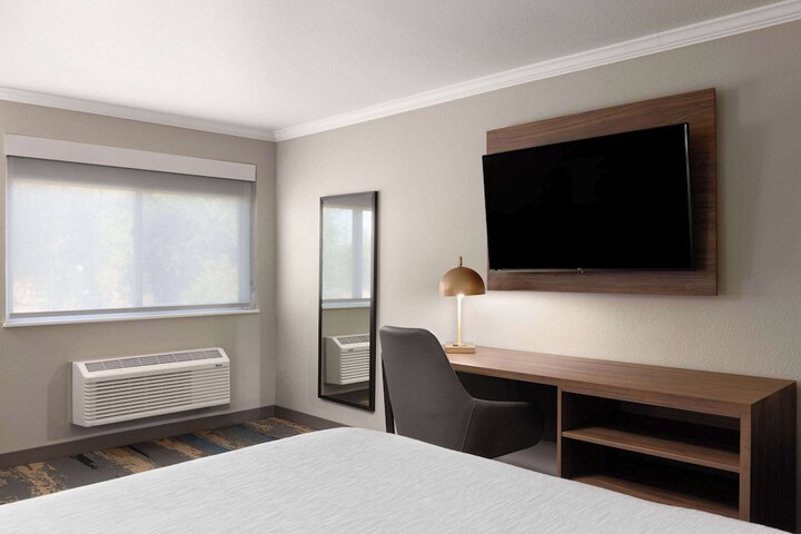 Room 34 of 97
