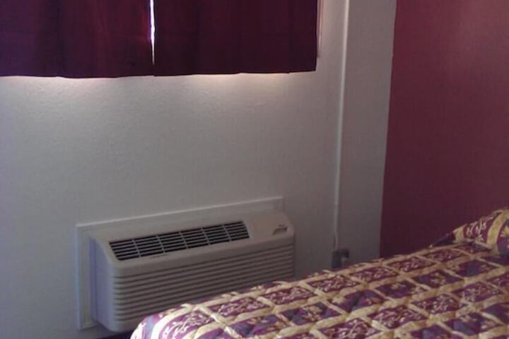 Room 7 of 18