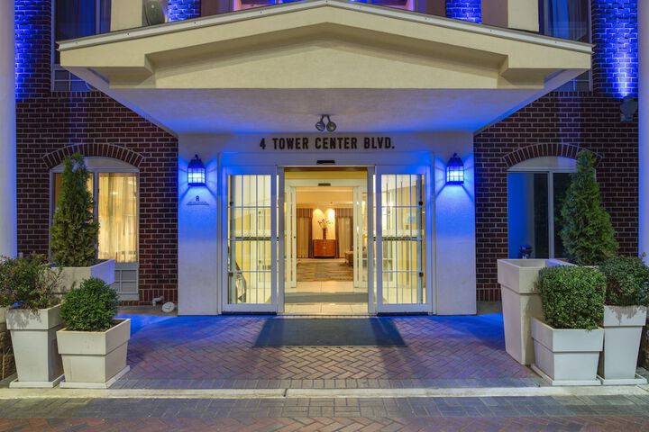 Holiday Inn Express Tower Center by IHG