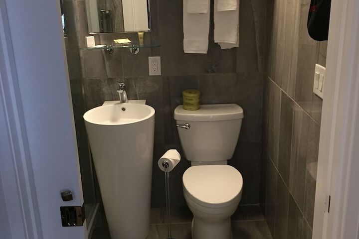 Room 10 of 16