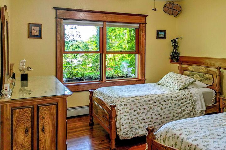 On-site Trails: Rock River Retreat in Jefferson!