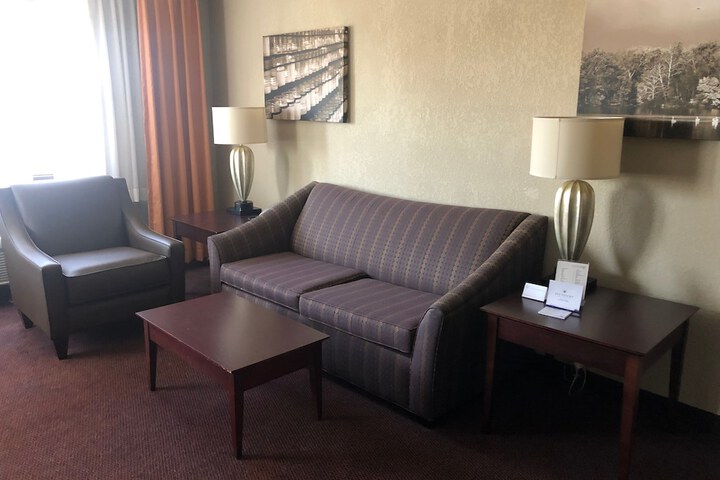 Ivy Court Inn & Suites