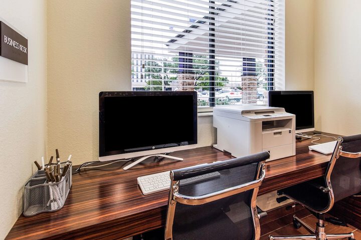 Business Center 29 of 32
